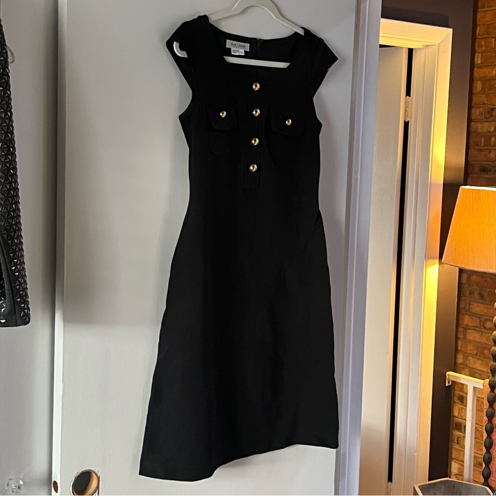 KAY UNGER Black Sleeveless Knit A-line Dress. Gold buttons. Women’s 6.